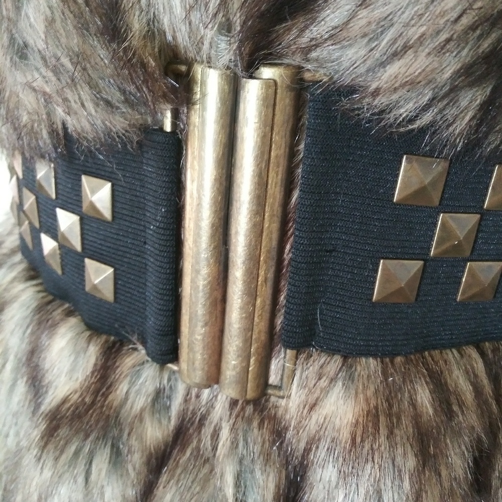 BNWT Faux Fur Edgy Stylish vest - Picture 7 of 8